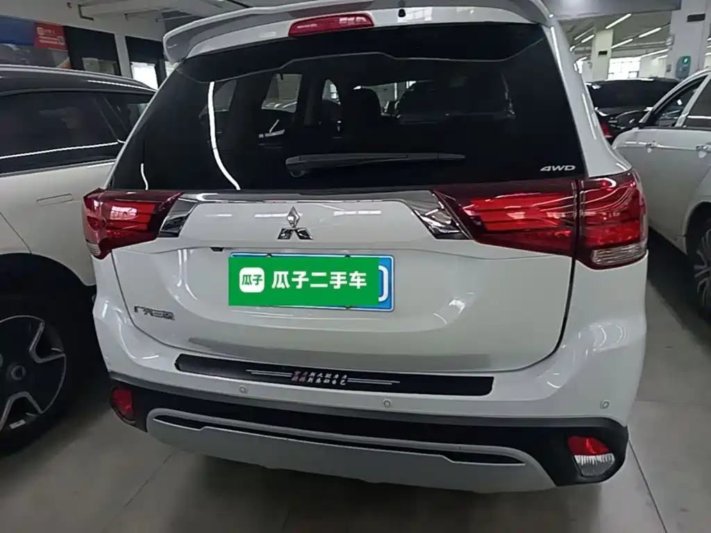 Mitsubishi Outlander — миниатюра 6