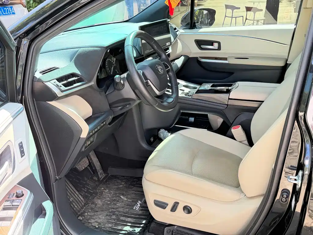 Toyota Granvia — миниатюра 15