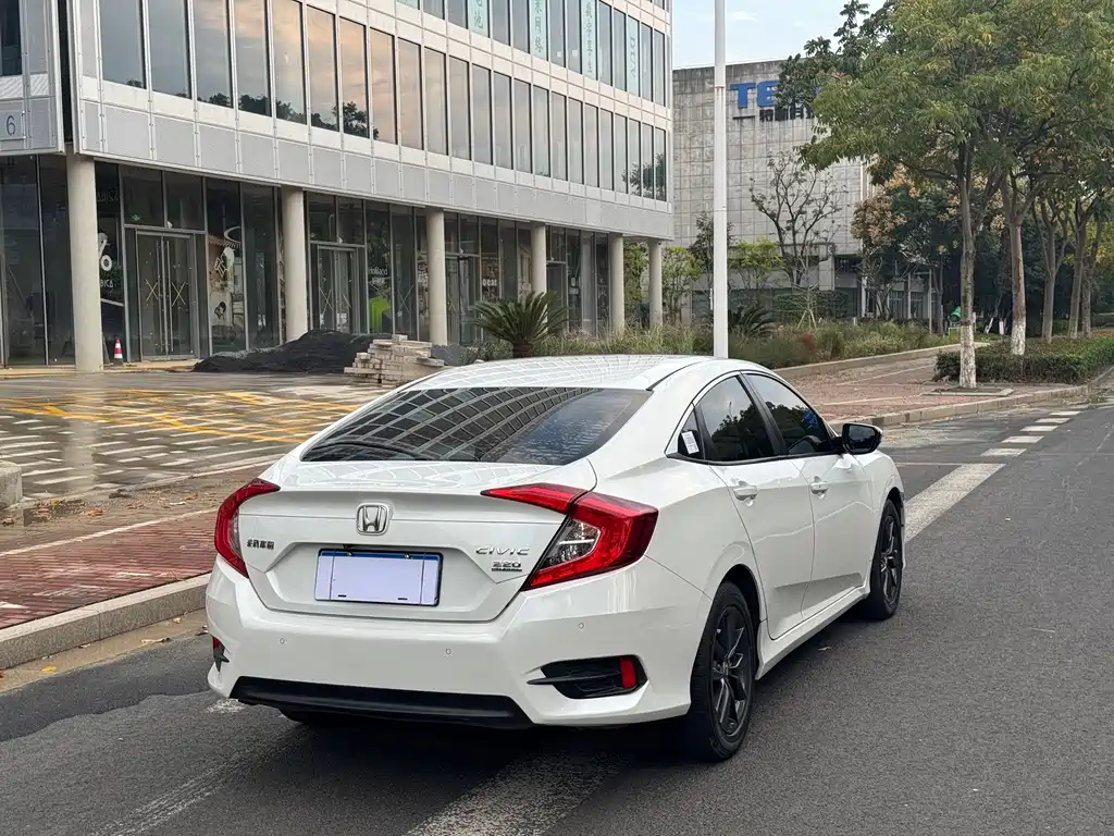 Honda Civic — миниатюра 8