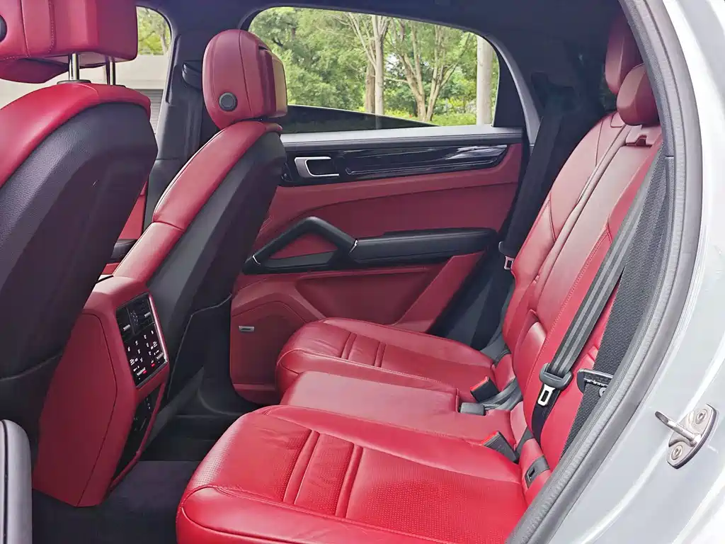 Porsche Cayenne — миниатюра 15