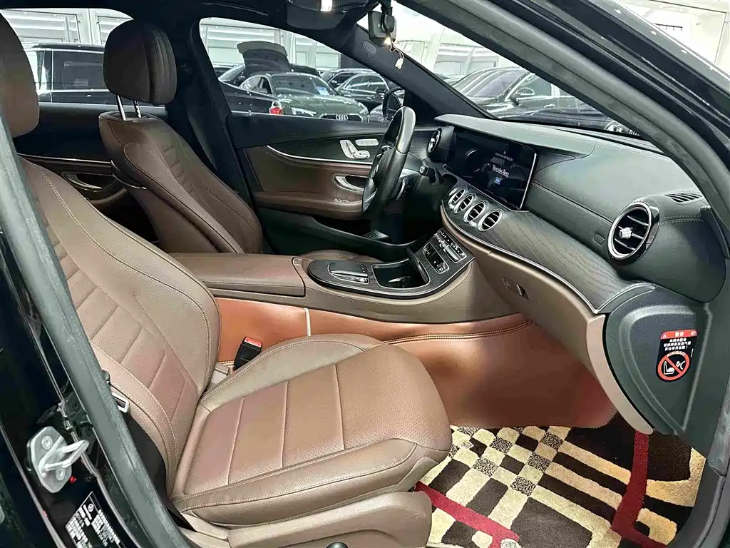 Mercedes-Benz E-Class — миниатюра 16