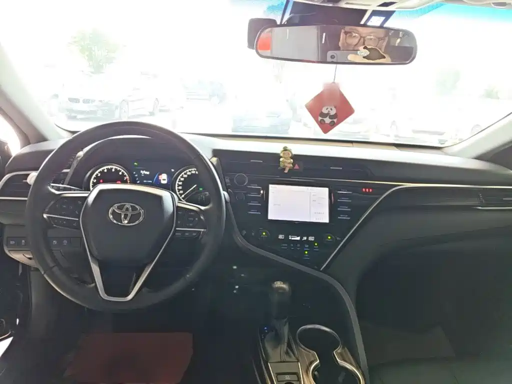Toyota Camry — миниатюра 10