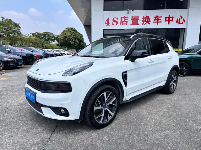 2018 Lynk & Co 01