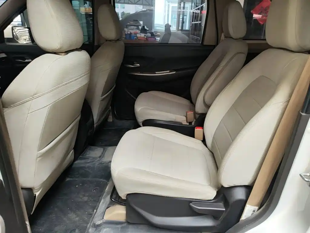 Wuling Hongguang — миниатюра 17