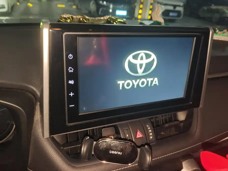 Toyota RAV4 — миниатюра 13
