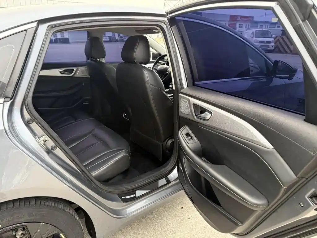 Roewe i6 MAX New Energy — миниатюра 12