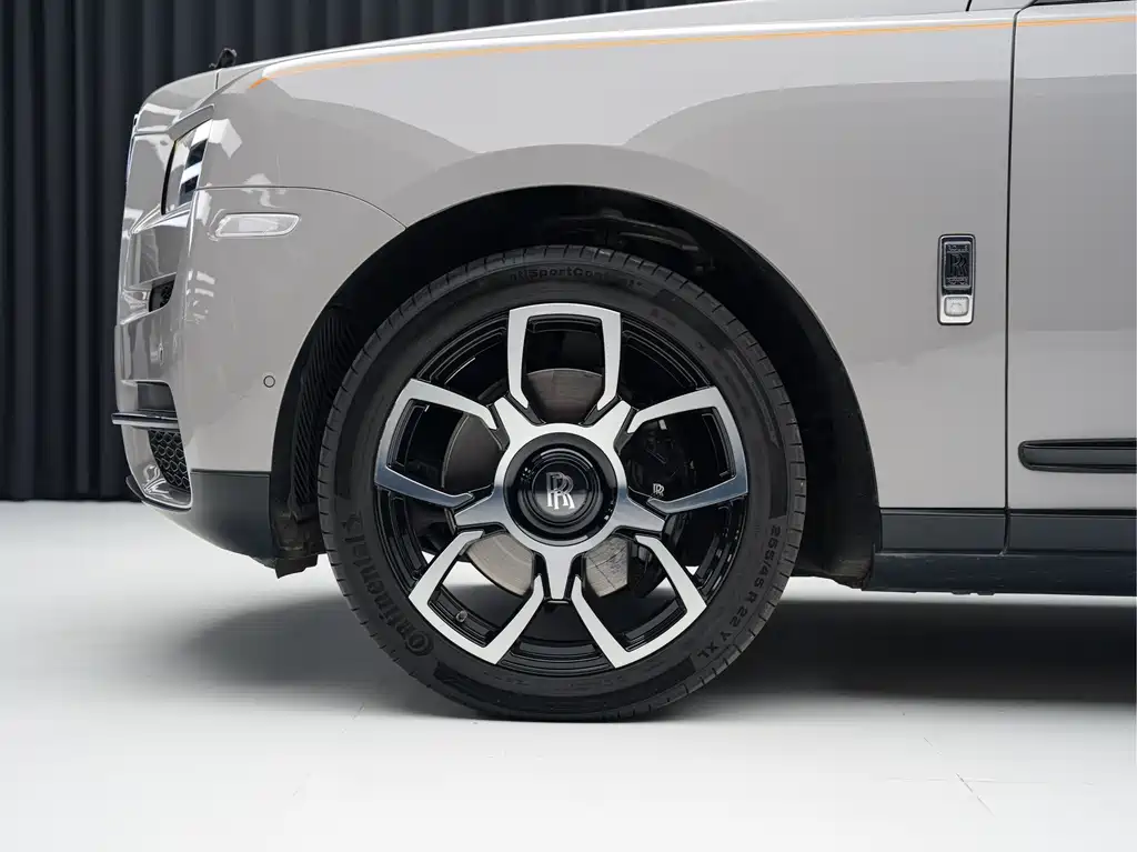 Rolls-Royce Cullinan 2022 мест