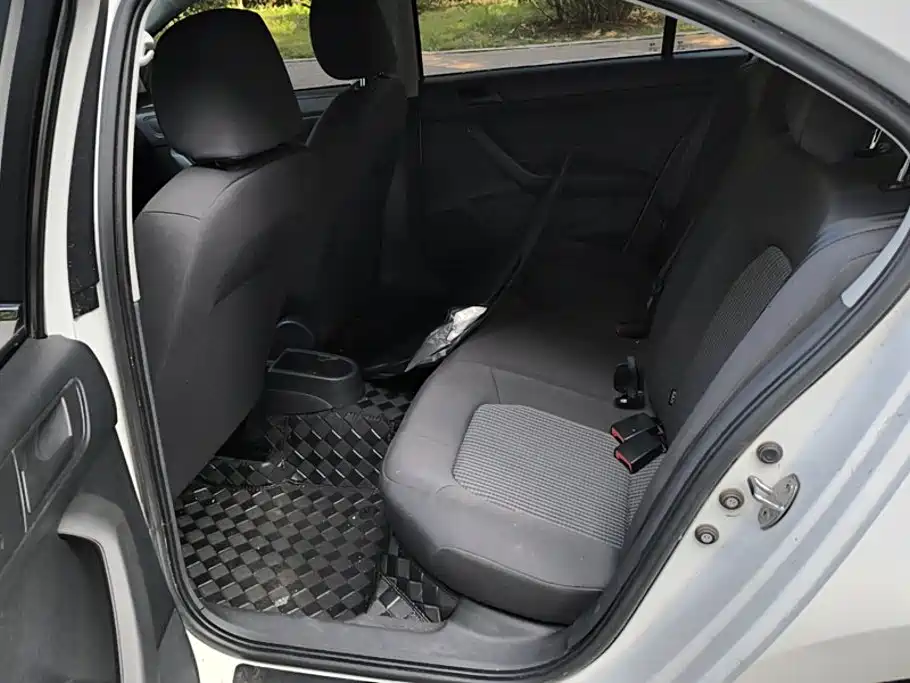 Volkswagen Santana — миниатюра 11