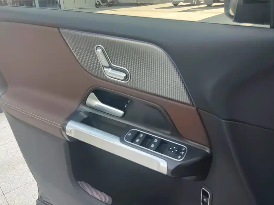 Mercedes-Benz GLB — миниатюра 7