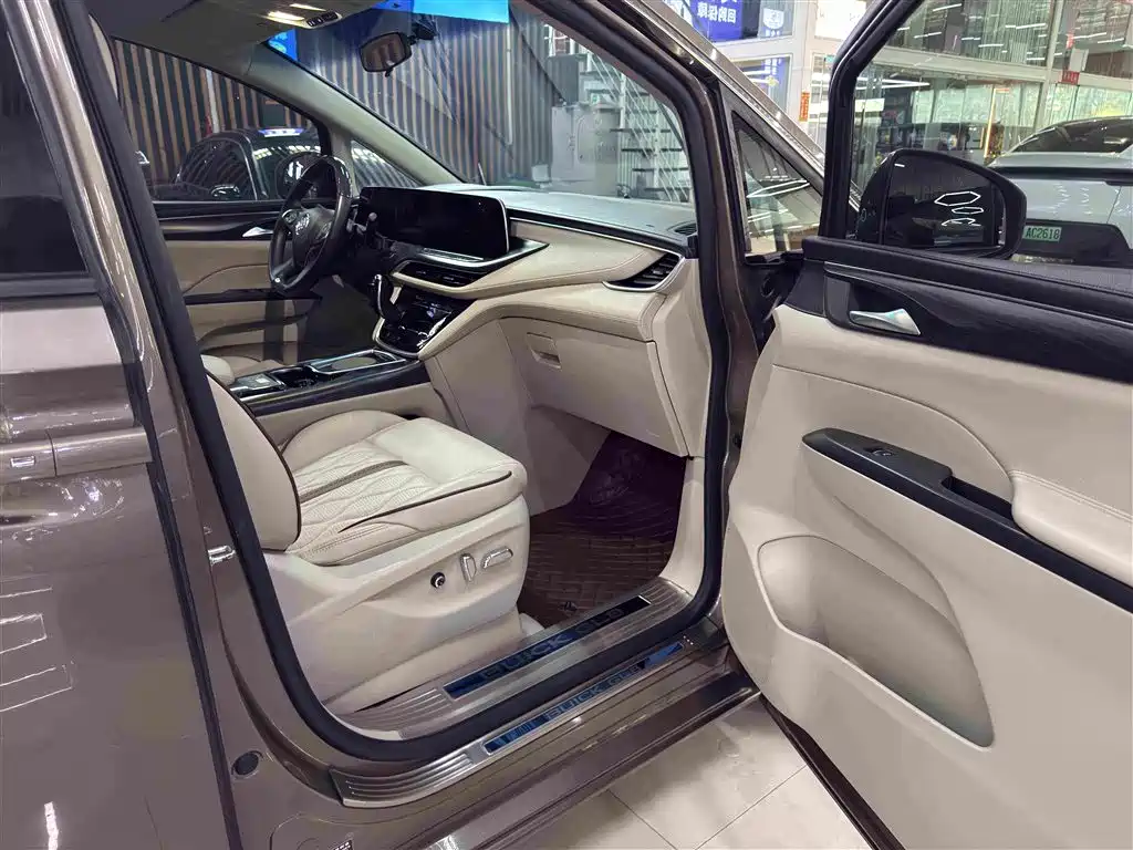 Buick GL8 — миниатюра 5