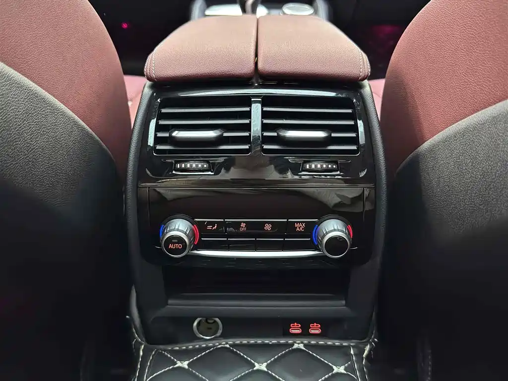 BMW 5 Series — миниатюра 11