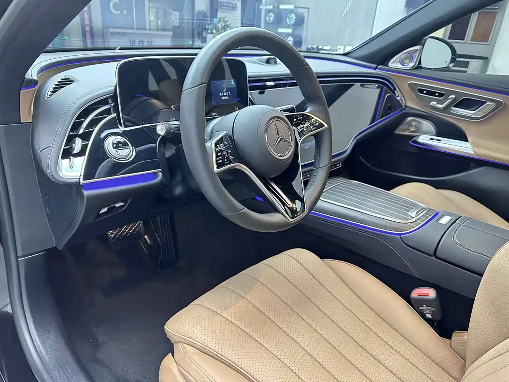 Mercedes-Benz E-Class — миниатюра 11