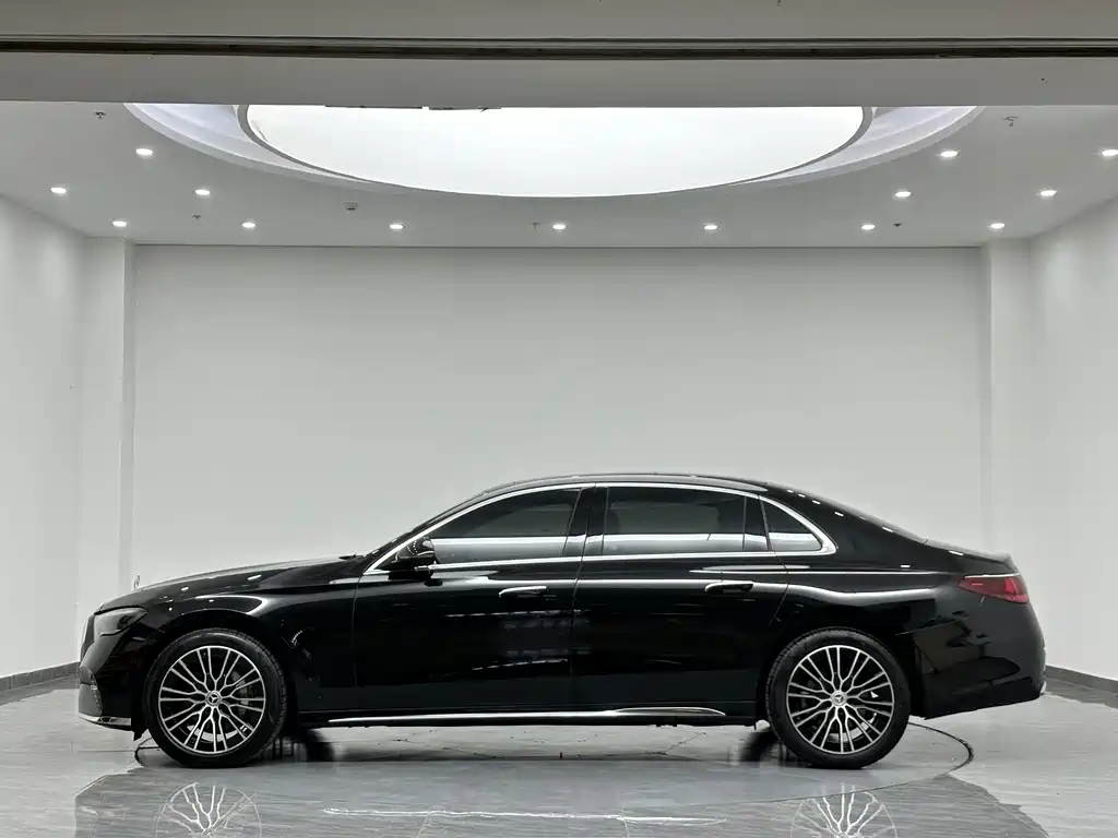Mercedes-Benz E-Class — миниатюра 6