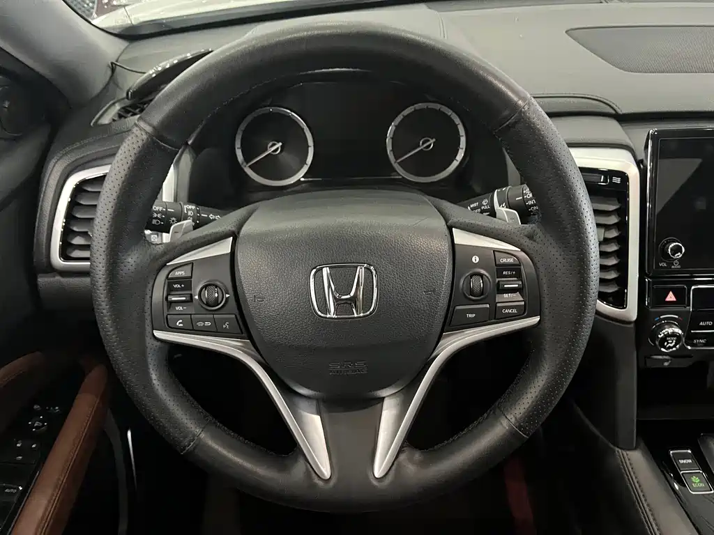 HONDA UR V