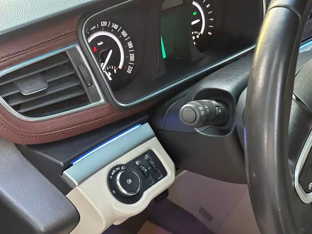 Buick GL8 — миниатюра 8