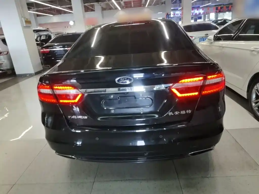Ford Taurus — миниатюра 6