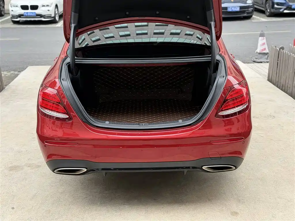 MERCEDES-BENZ E CLASS