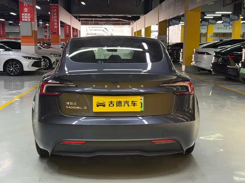 Tesla Model 3 — миниатюра 6