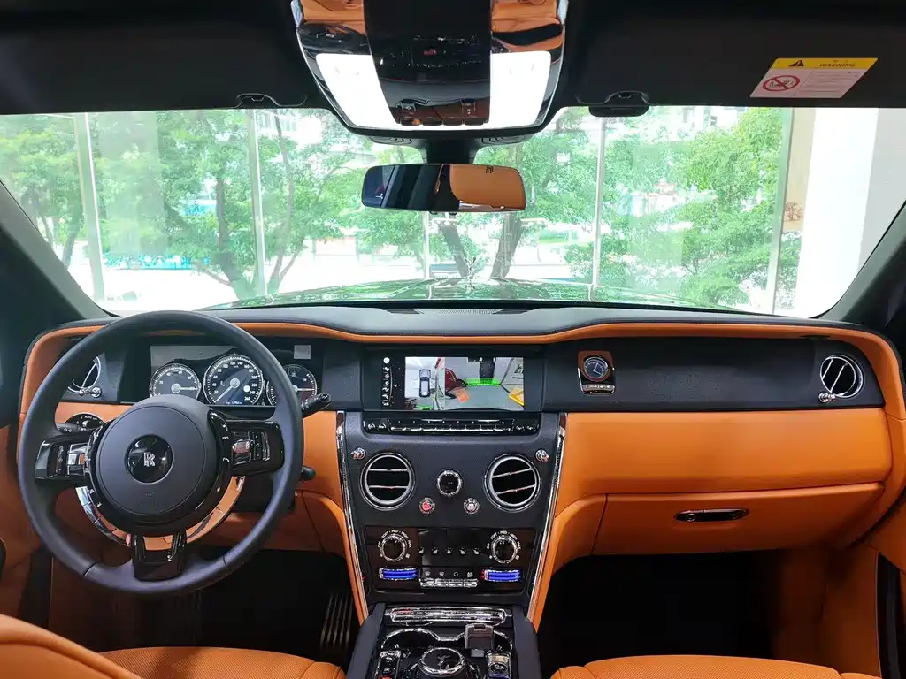 Rolls-Royce Cullinan 2024 мест