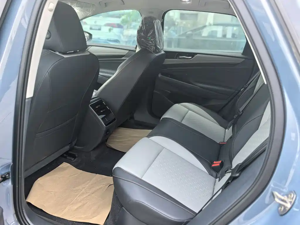 VOLKSWAGEN ID.7 VIZZION