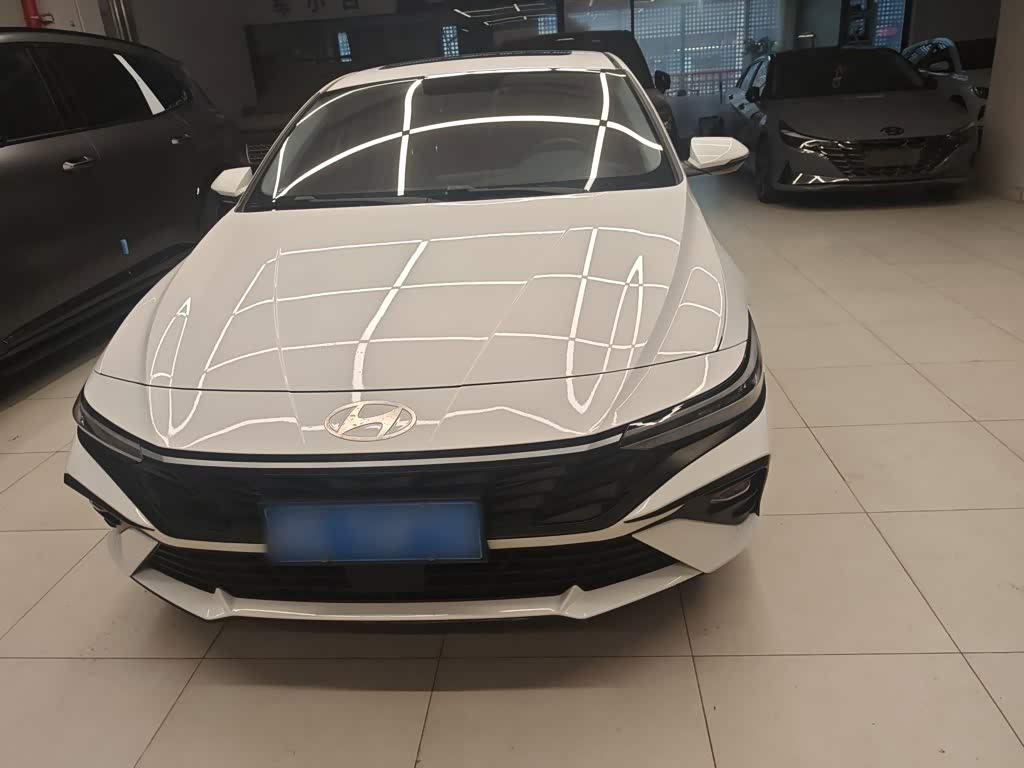 Hyundai Elantra 1.5 л 2024 г. Белый, пробег 44700 км