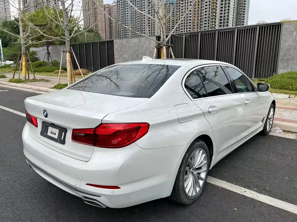 BMW 5 Series — миниатюра 6