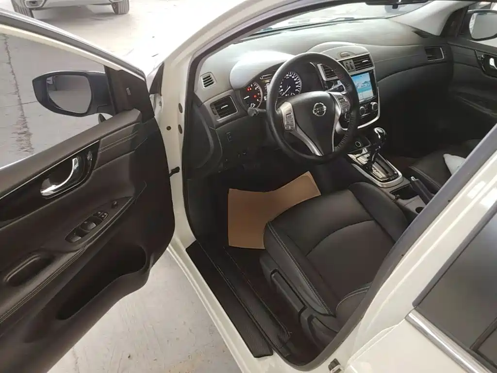 Nissan Tiida — миниатюра 16
