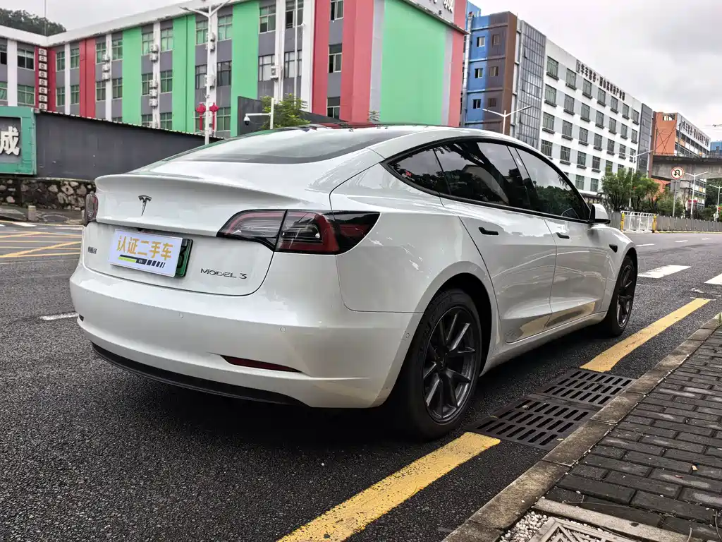 Tesla Model 3 — миниатюра 6