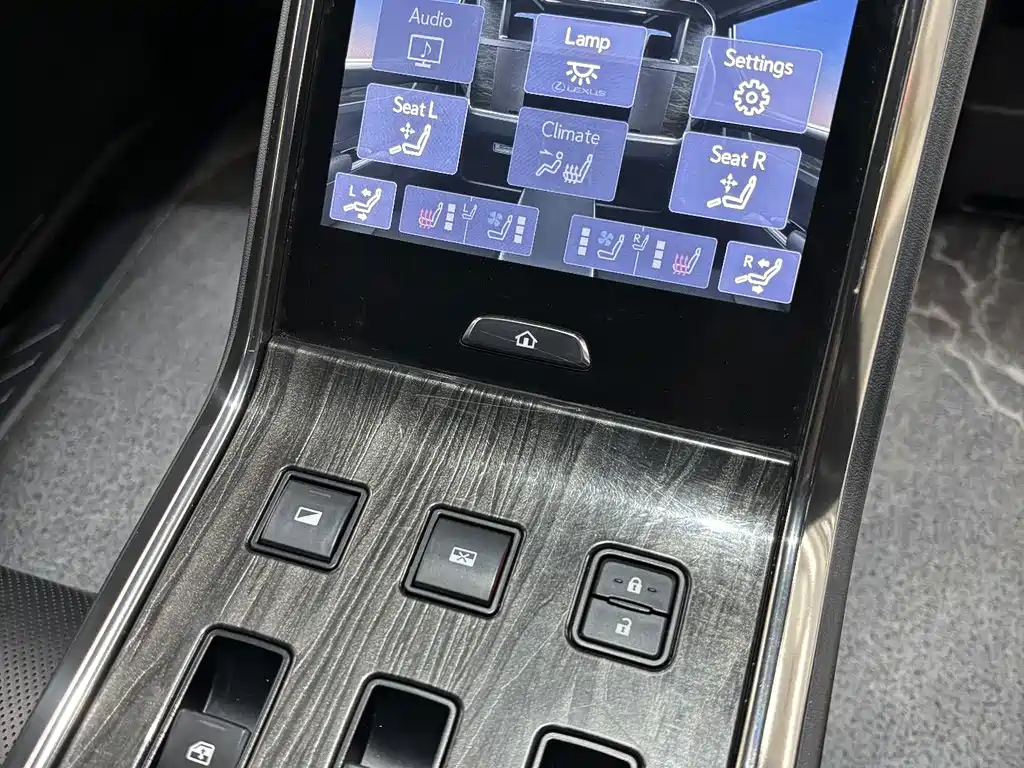Lexus LM — миниатюра 15