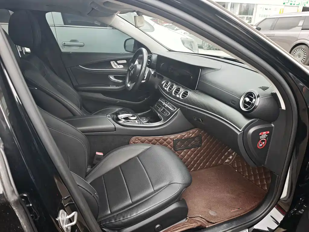 Mercedes-Benz E-Class — миниатюра 5