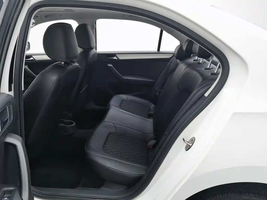 Skoda Rapid — миниатюра 15