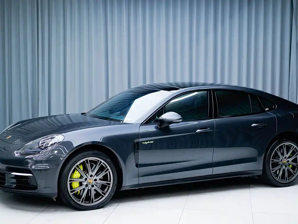 Porsche Panamera Hybrid 2020