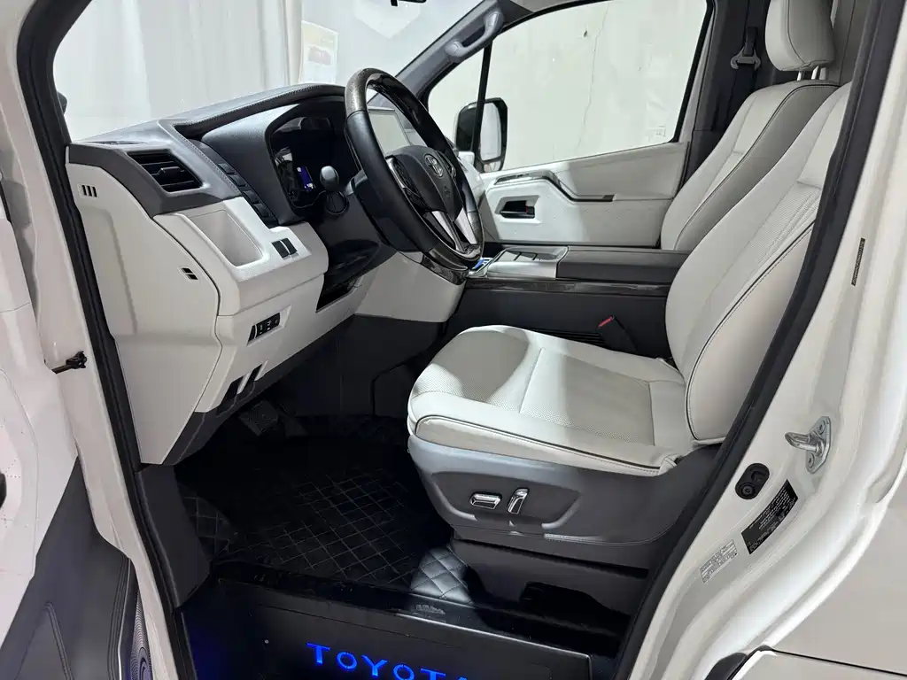 Toyota Hiace — миниатюра 6