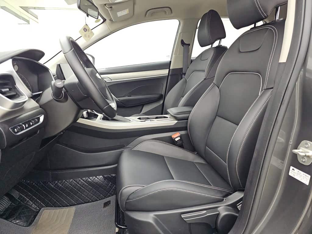 Geely Binyue 1.5 л 2025 г. Серебристо-серый, пробег 32000 км