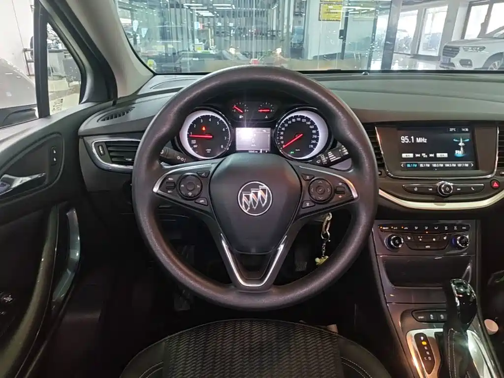 Buick Verano — миниатюра 11
