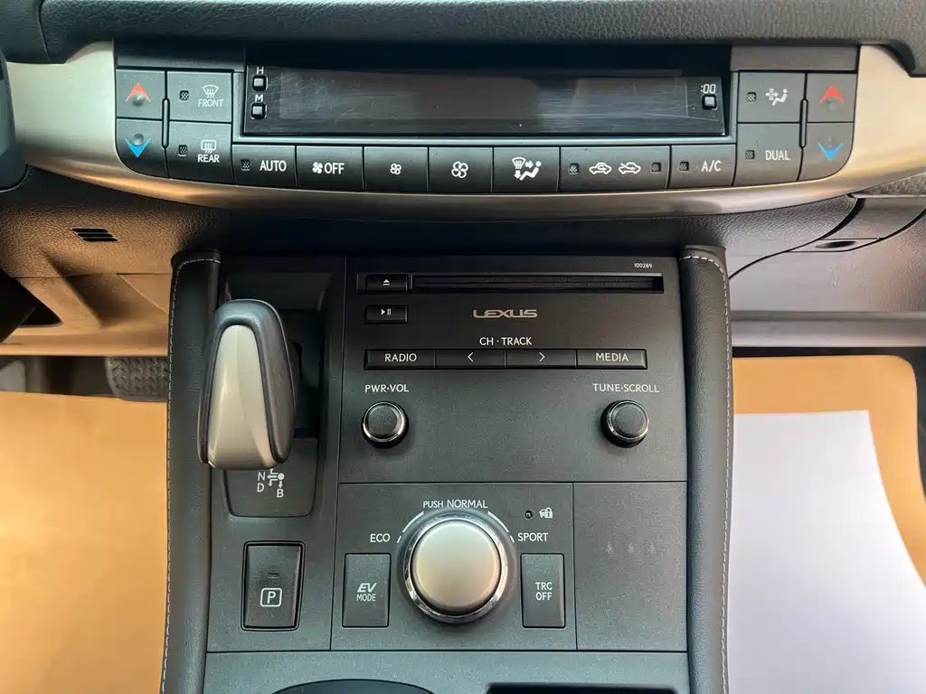 Lexus CT — миниатюра 12