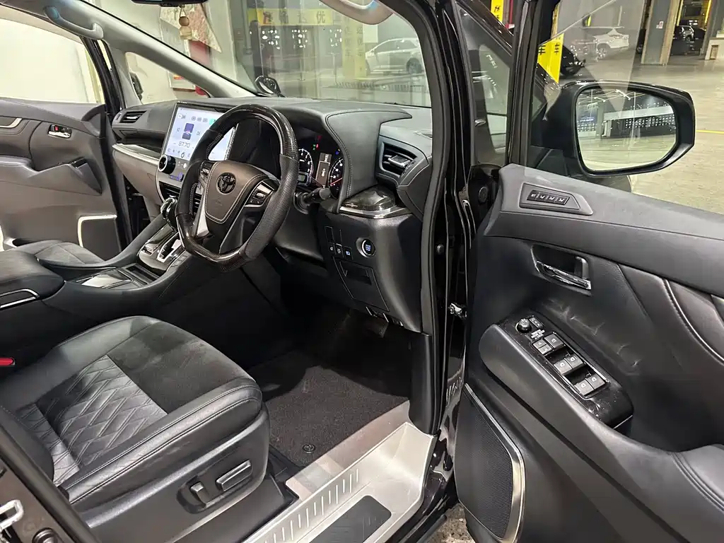 Toyota Vellfire — миниатюра 3