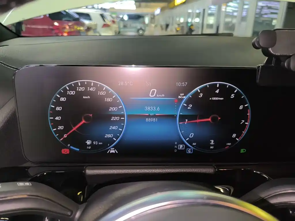 Mercedes-Benz GLA — миниатюра 12