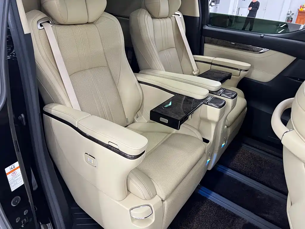Toyota Vellfire — миниатюра 14