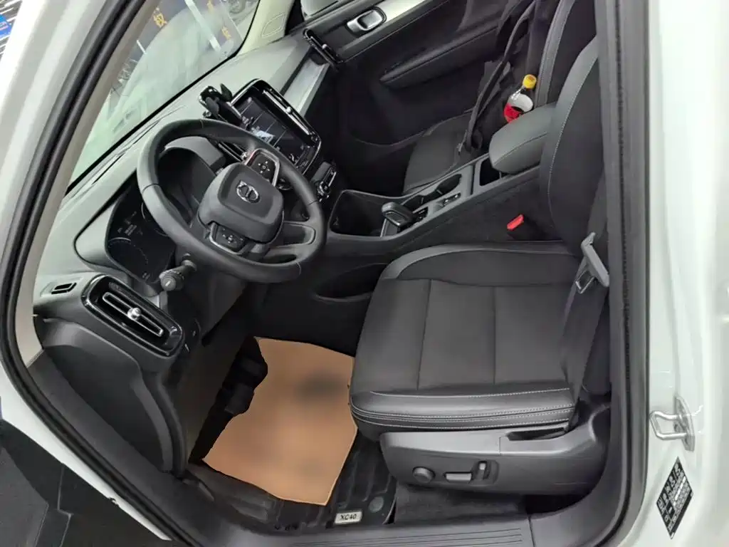 Volvo XC40 — миниатюра 15