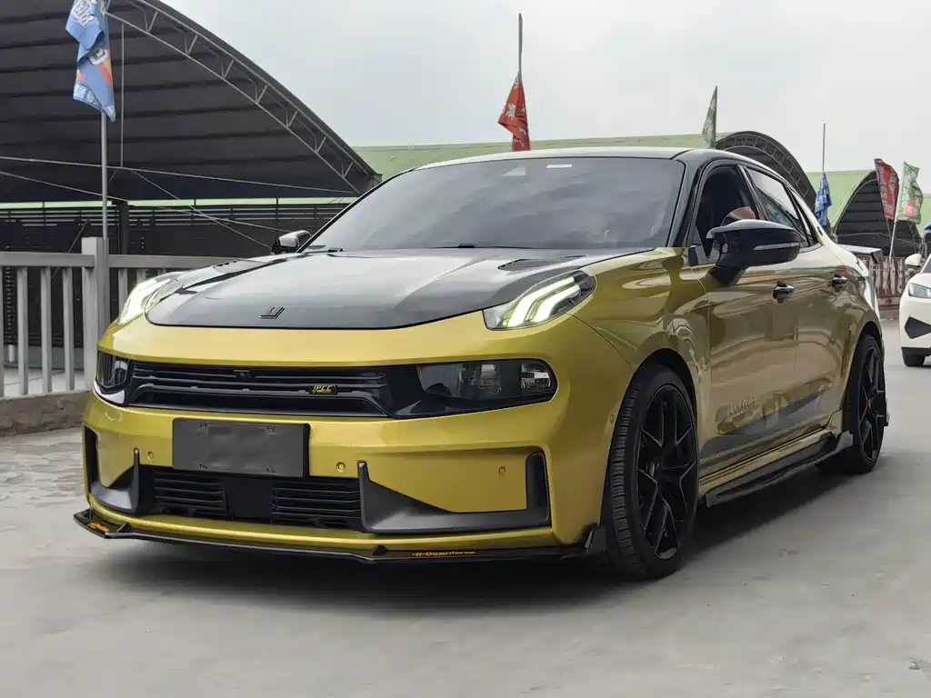 Lynk & Co 03