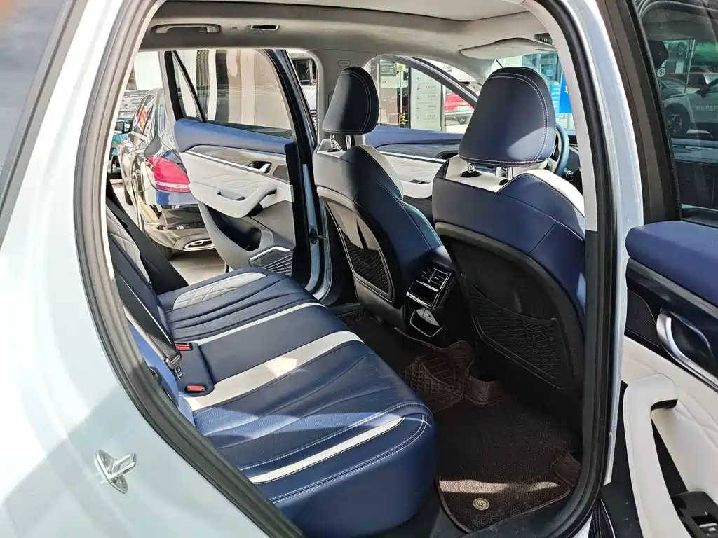 Geely Xingyue L — миниатюра 12