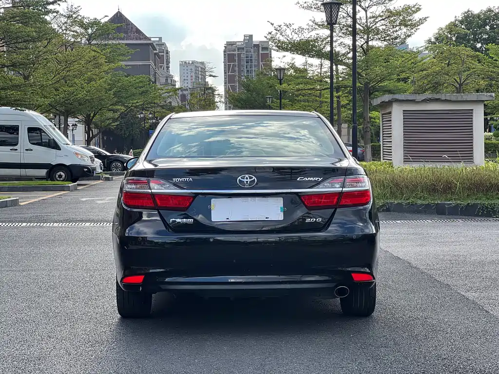 Toyota Camry — миниатюра 5