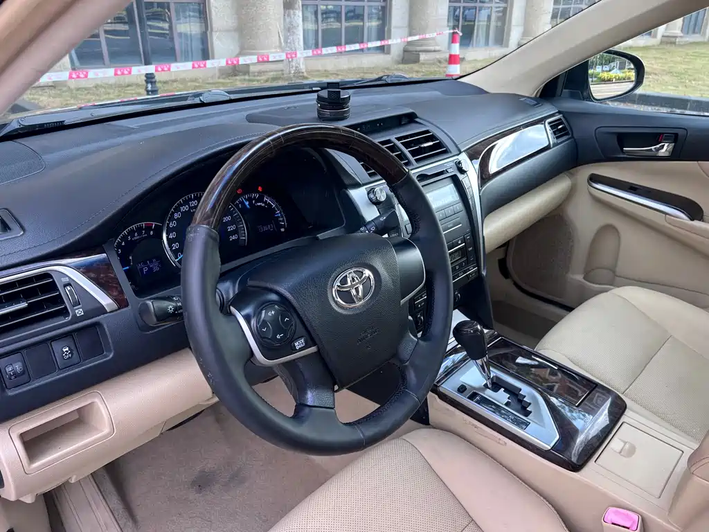 Toyota Camry — миниатюра 13