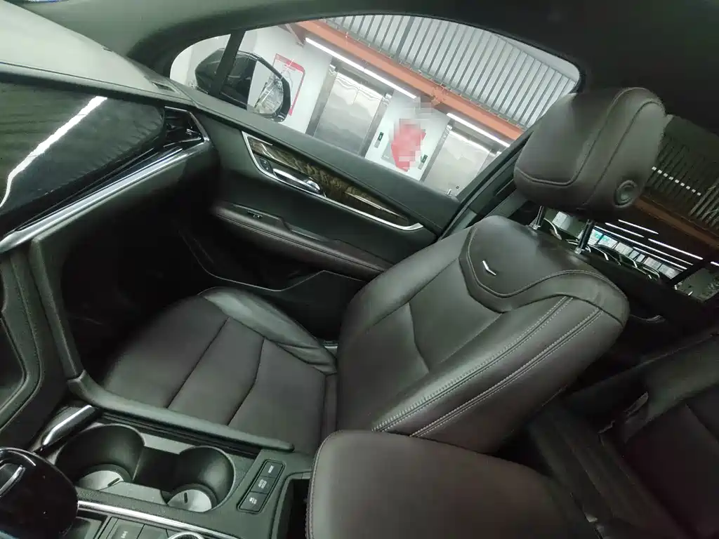 Cadillac XT6 — миниатюра 12