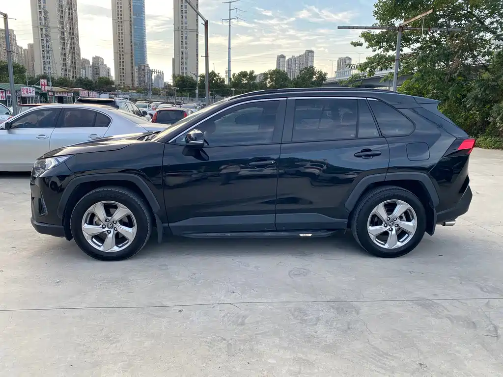 Toyota RAV4 — миниатюра 3