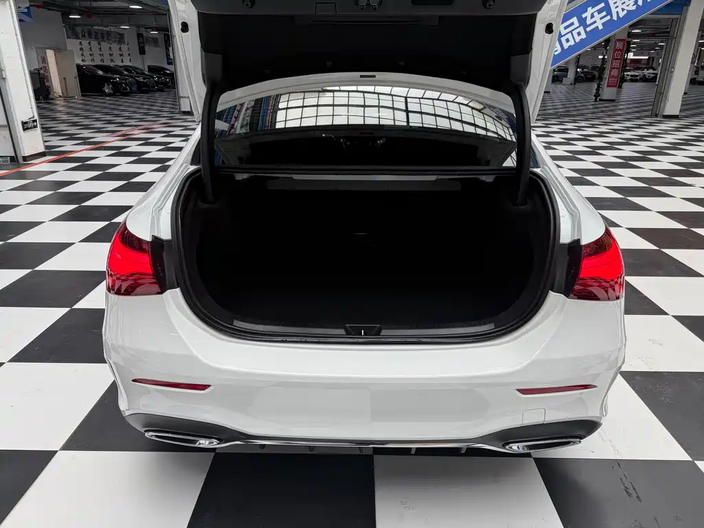 Mercedes-Benz A-Class — миниатюра 8