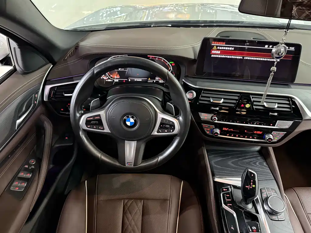 BMW 5 Series — миниатюра 10