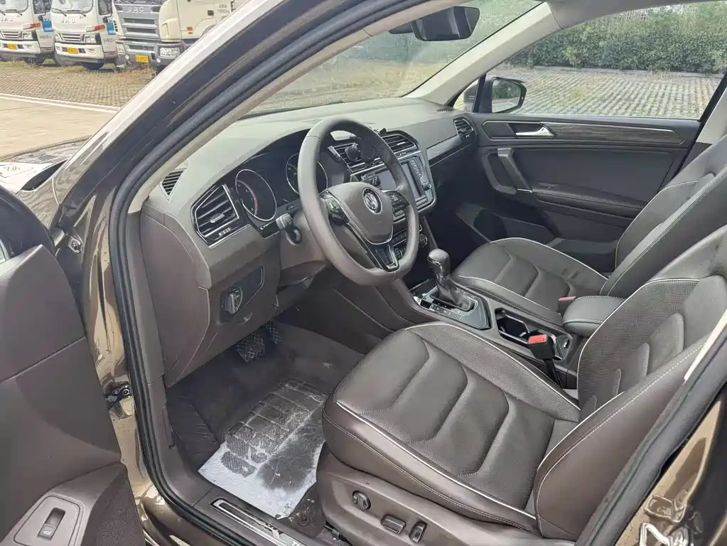 Volkswagen Tiguan L — миниатюра 11