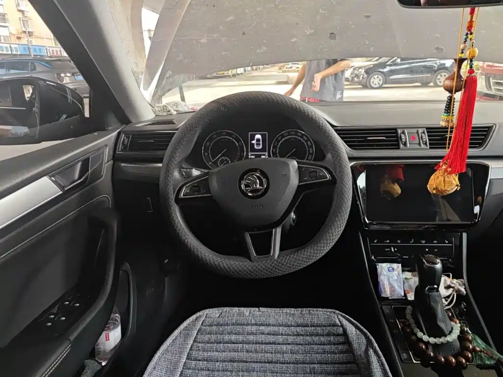 Skoda Superb — миниатюра 11